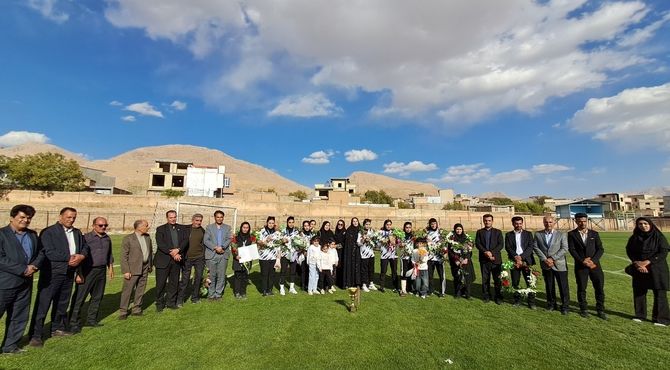بازگشت غرورآفرین بانوان قهرمان مینی‌فوتبال به فارسان