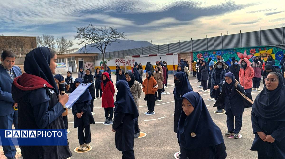 مانور زلزله در دبیرستان حضرت سکینه