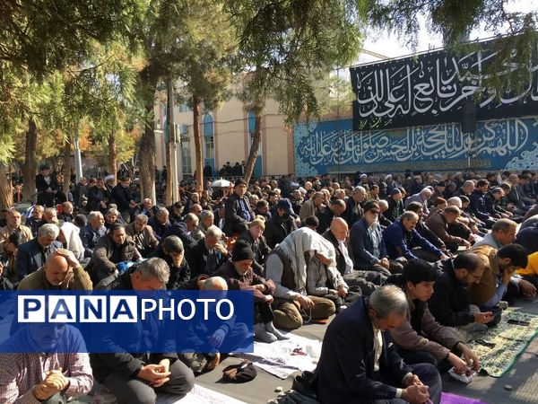 اقامه نماز باران در گلستان شهدا اصفهان به امامت  حضرت آیت‌ الله مهدوی