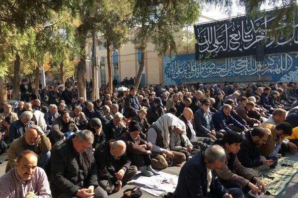 اقامه نماز باران در گلستان شهدا اصفهان به امامت  حضرت آیت‌ الله مهدوی