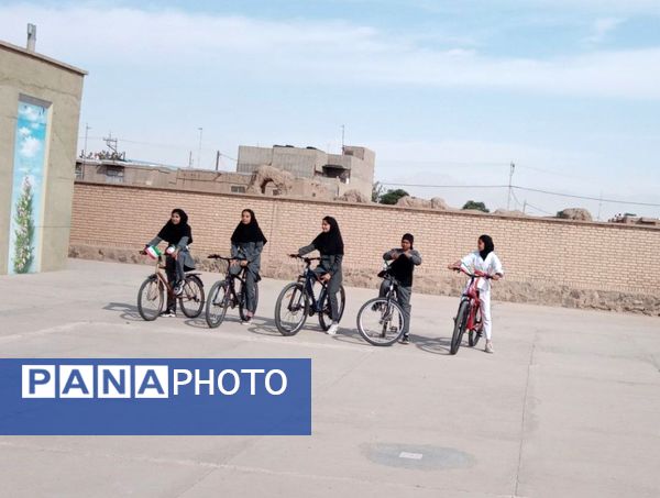 المپیاد ورزشی درون مدرسه ای در دبیرستان حاج مهدی روحانی خلیل آباد 