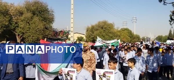 حضور نسل فهمیده ها در راهپیمایی 13 آبان 