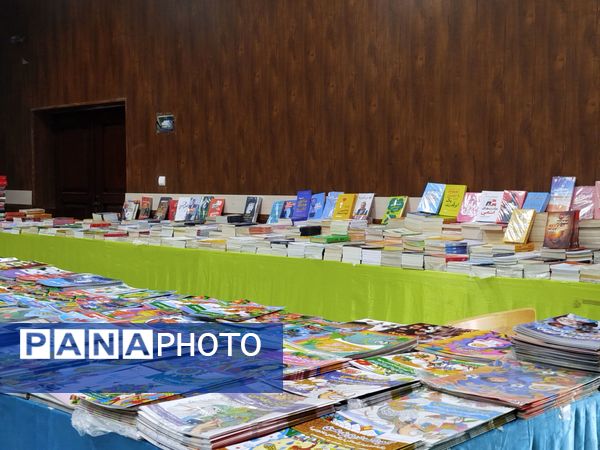 گشایش نمایشگاه کتاب در فرهنگسرای فاروج 