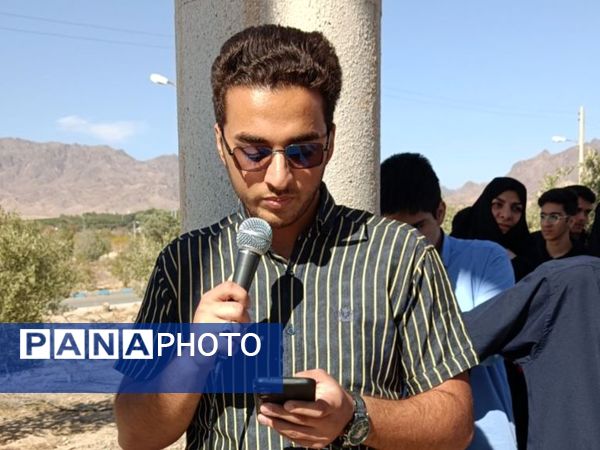 غبارروبی مزار شهدای گمنام دانشگاه آزاد اسلامی واحد کاشمر 