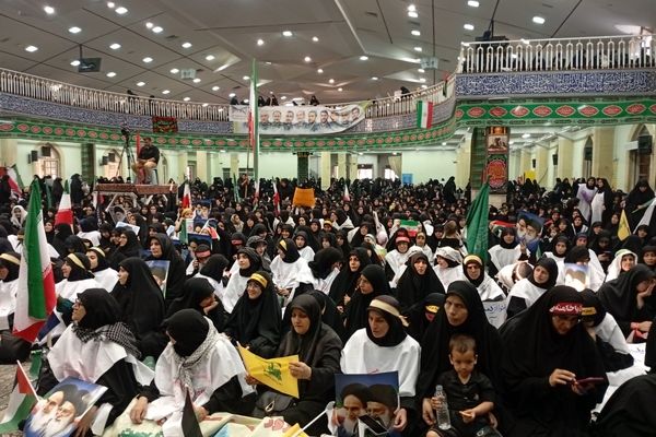بانوان همدانی در اجتماع زینبی بر وفاداری به انقلاب تأکید کردند