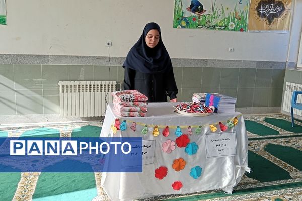 اهدای چادر به مناسبت روز دختر در خلیل‌آباد