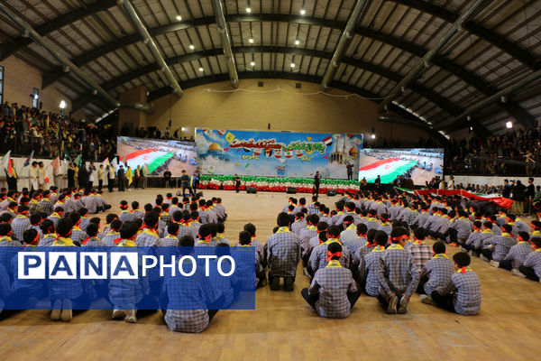 حضور پرشور دانش‌آموزان قمی در همایش «یاوران انقلاب، پیشتازان مقاومت»-1