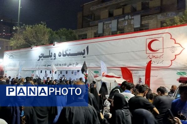 موکب‌های عزاداری در جای جای مشهد، جلوه‌ای از عشق و ماتم در شب سالروز شهادت امام رضا (ع)