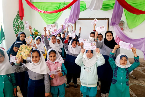سیل مهربانی دانش‌آموزان شهر سورمق برای هموطنان سیستان‌وبلوچستان/ فیلم