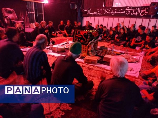 برپایی سفره حضرت رقیه(ص) در حسینه حسینی روستای رزق آباد شهرستان کاشمر