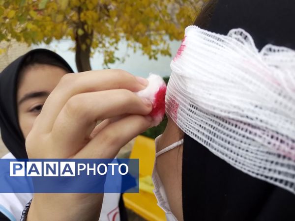 بیست و ششمین مانور سراسری زلزله در دبیرستان دخترانه فاطمیه