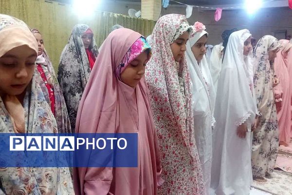 ورود دانش‌ آموزان دختر ناحیه دو شهرری به مراسم معنوی اعتکاف 