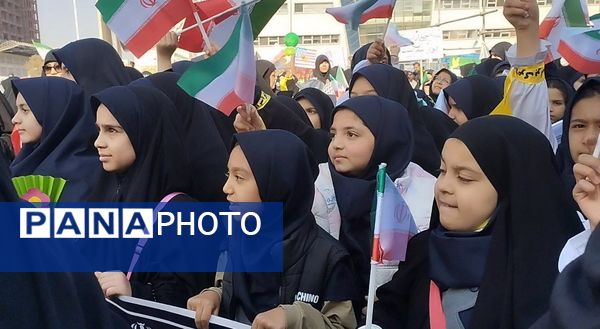 خروش پرشور مردم مشهد در روز ملی مبارزه با استکبار جهانی