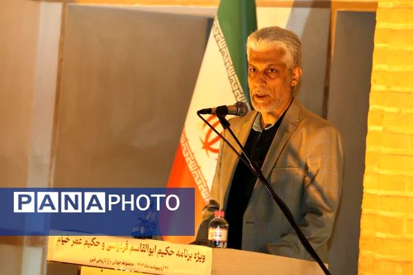 شب حماسه و اندیشه در جهان باغ تاریخی فین کاشان 