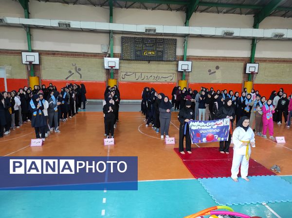 المپیاد ورزشی در دبیرستان دخترانه علمی