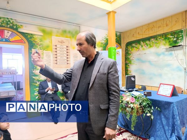  جلسه آموزش خانواده در دبیرستان نمونه اندیشه 