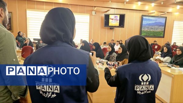 دیدار صمیمی دانش‌آموزان با استاندار کهگیلویه و بویراحمد 