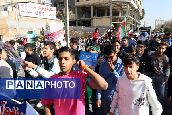 راهپیمایی روز دانش‌آموز در محمدشهر کرج 