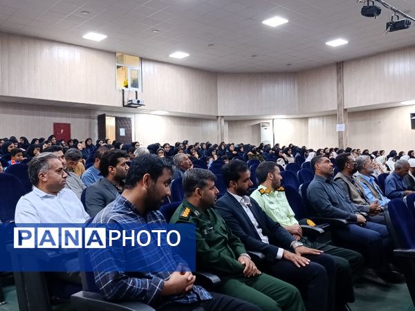 یادواره شهدای فرهنگی و دانش‌آموز شهرستان حاجی آباد