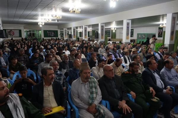 پایان شب شعر و خاطره در بم با تجلیل از سردار معروفی