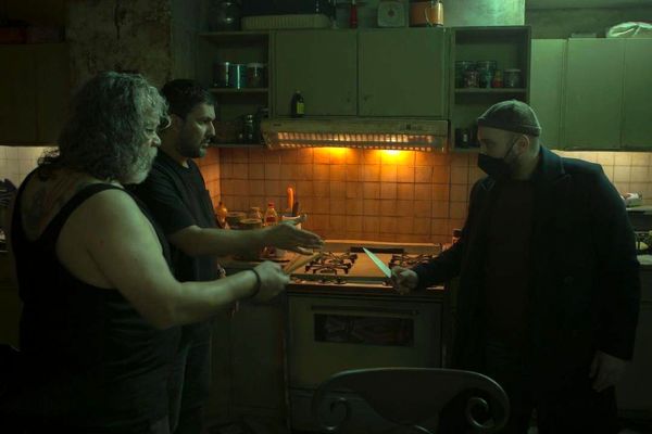 حاصل زحمات 10 ساله یک تیم و یک خانواده را به تاراج بردند/فیلم «پیرپسر» را بدون هیچ توجیهی از پرده پایین کشیدند