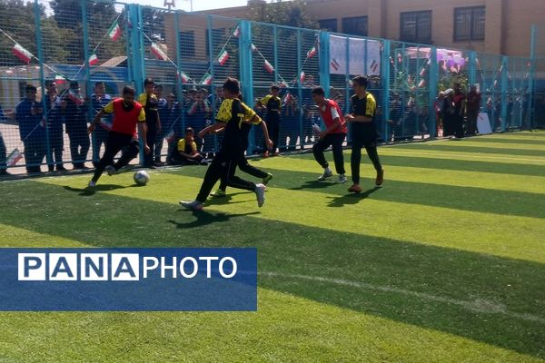 برگزاری مراسم افتتاحیه زمین چمن مصنوعی در دبیرستان شاهد علامه طباطبایی ناحیه دو شهرری 
