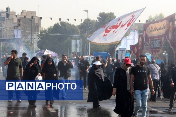 حضور باشکوه جاماندگان اربعین حسینی در شهر ری