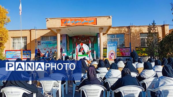 دبیرستان دخترانه فدک میزبان آیین زنگ نمادین «استکبار‌ستیزی» در شهر بن 
