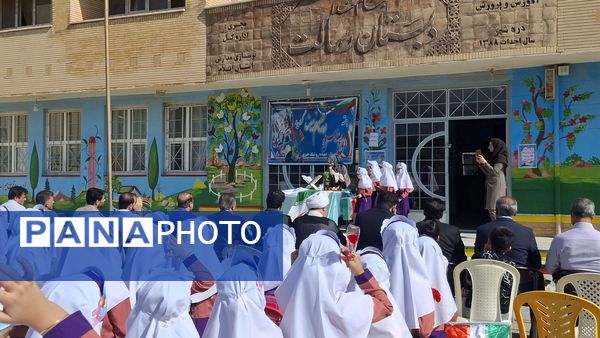 جشن شکوفه‌ها در شهرستان دره شهر