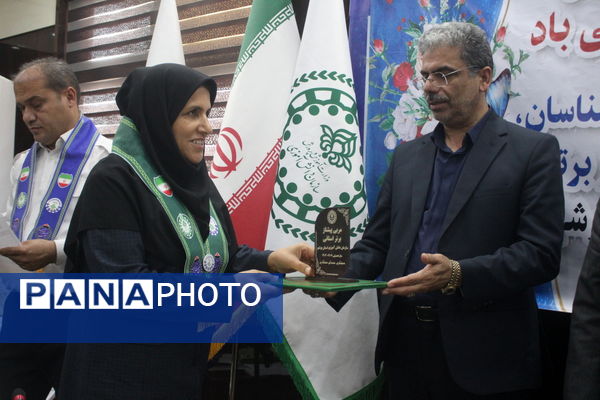 تجلیل از مسئولان، کارشناسان، مربیان و دانش‌آموزان پیشتاز برتر سازمان دانش‌آموزی استان بوشهر 