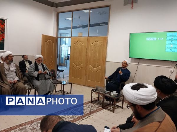 برگزاری جلسات سلسله مباحث آشنایی با جنگ شناختی و رسانه در کاشمر
