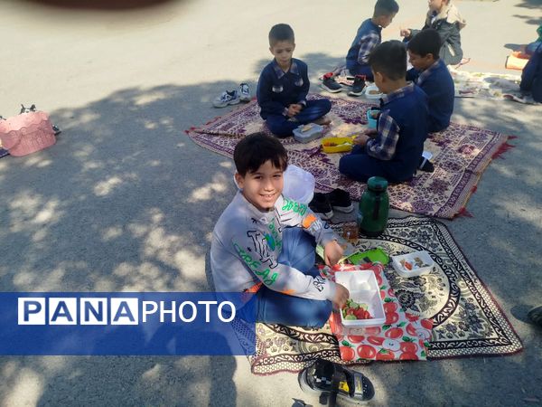 صبحانه سلامت در مدرسه پسرانه مبین شیروان