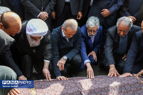مراسم تشییع پیکر رئیس مجمع خیرین مدرسه‌ساز