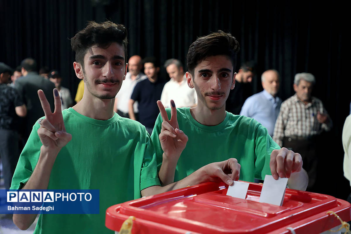 مرحله دوم انتخابات چهاردهمین دوره ریاست‌ جمهوری در آستان امامزاده صالح(ع)