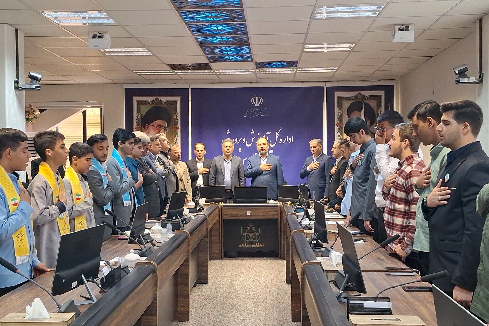 جلسه هم‌اندیشی تشکل‌های دانش‌آموزی استان فارس 