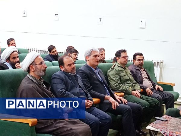 جلسه جهاد تبیین با موضوع بررسی مسائل سیاسی ایران و جهان در کاشمر