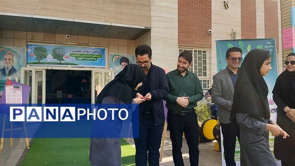 هفته سلامت روان در مدرسه هوشیار ناحیه ۱ مشهد 