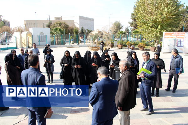 بازدید اصحاب رسانه از پروژه‌های شهرداری یزد در قالب «اتوبوس خبر»