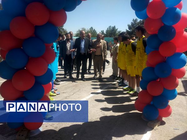از زمین چمن تا میدان همدلی