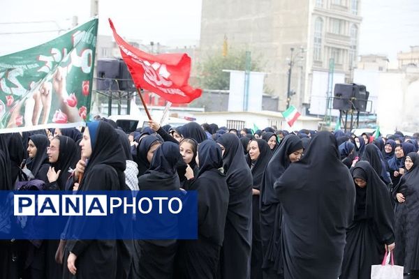 حضور پرشکوه دانش‌آموزان کهریزک و باقرشهر در راهپیمایی ۱۳ آبان