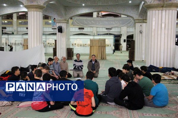 هم‌نشینی معنویت و تعلیم در مسجد