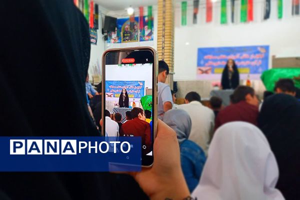 محفل انس با قرآن و آیین تجلیل از دانش‌آموزان برتر مسابقات قرآن در شهرستان باشت