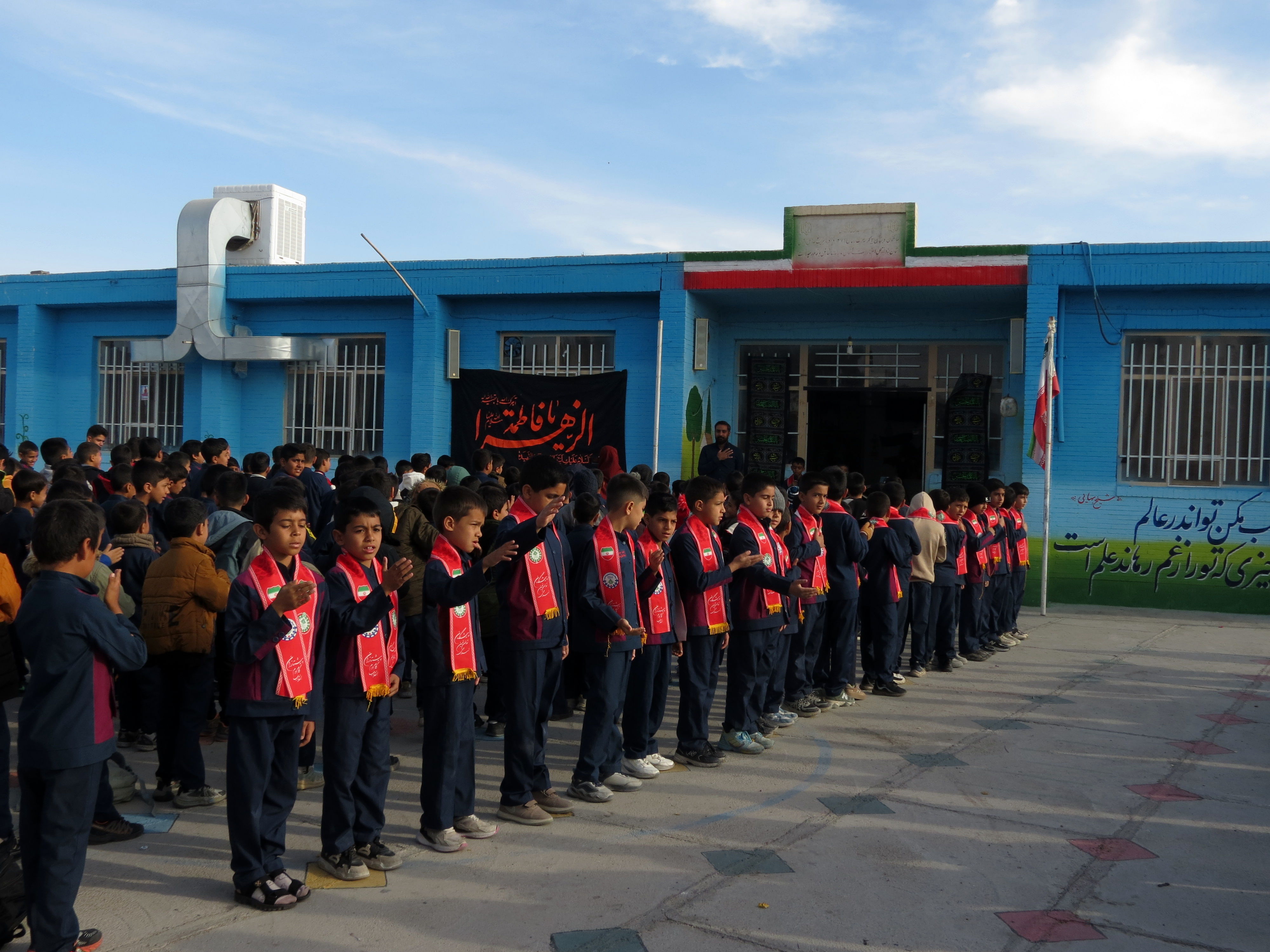 قاب پانا خاتم از شادی و نشاط دانش‌آموزان 