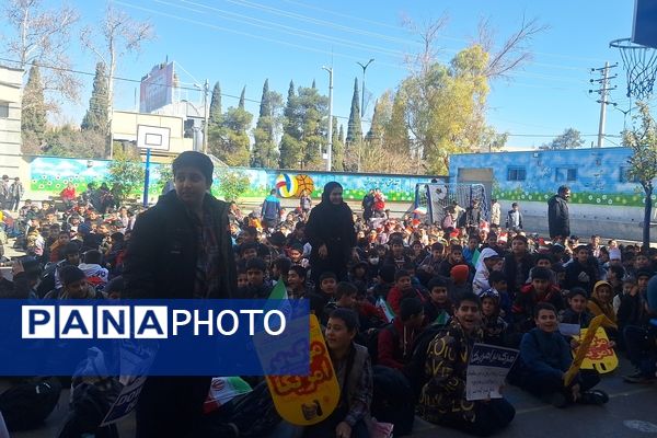 شادی دانش‌آموزان معارف ۶ در جشن پیروزی انقلاب 