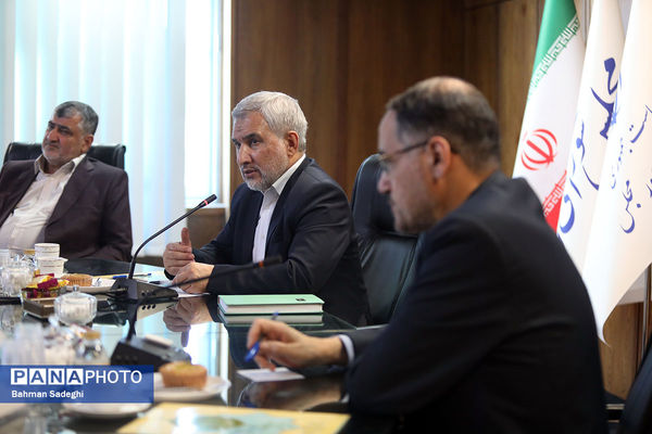 نشست مشترک مرکز پژوهش‌های مجلس شورای اسلامی و معاونان و مدیران امور مجلس وزارتخانه ها