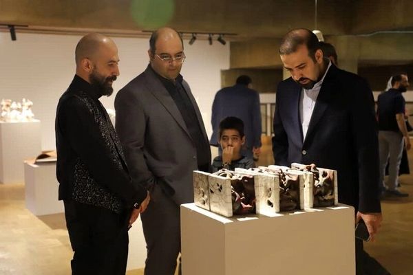 چند خبر تجسمی؛ نمایش «سازگاری» و «لبخند خزان»