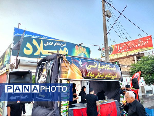 پذیرایی جانانه موکب های کاشمر از عزاداران حسینی