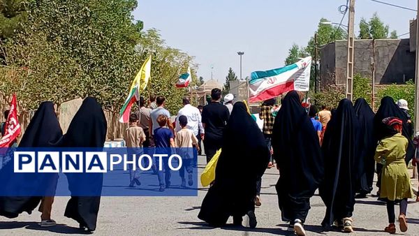 پیاده‌روی خانوادگی روستاییان «صرم» قم به‌مناسبت هفته دولت