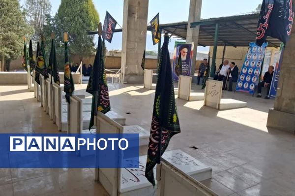 میثاق استاندار و مسئولان استانی با شهدا در سفر به زرقان