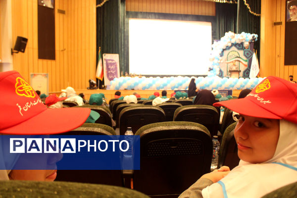 آیین تقدیر از برگزیدگان جشنواره سفیران سلامت استان قم